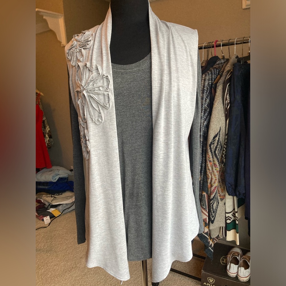 Forever Fashion light grey floral vest, size smaller